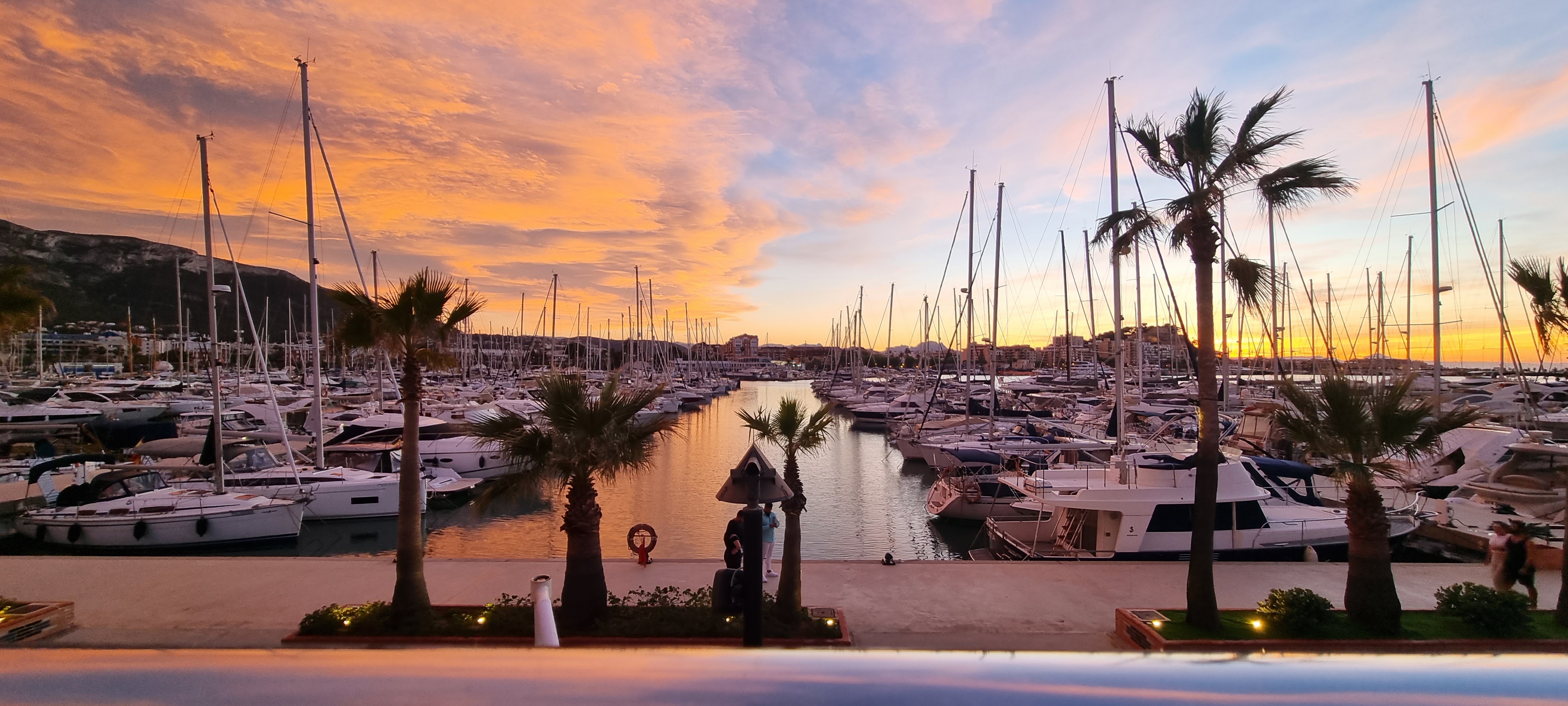 Sonnenuntergang am Yachthafen